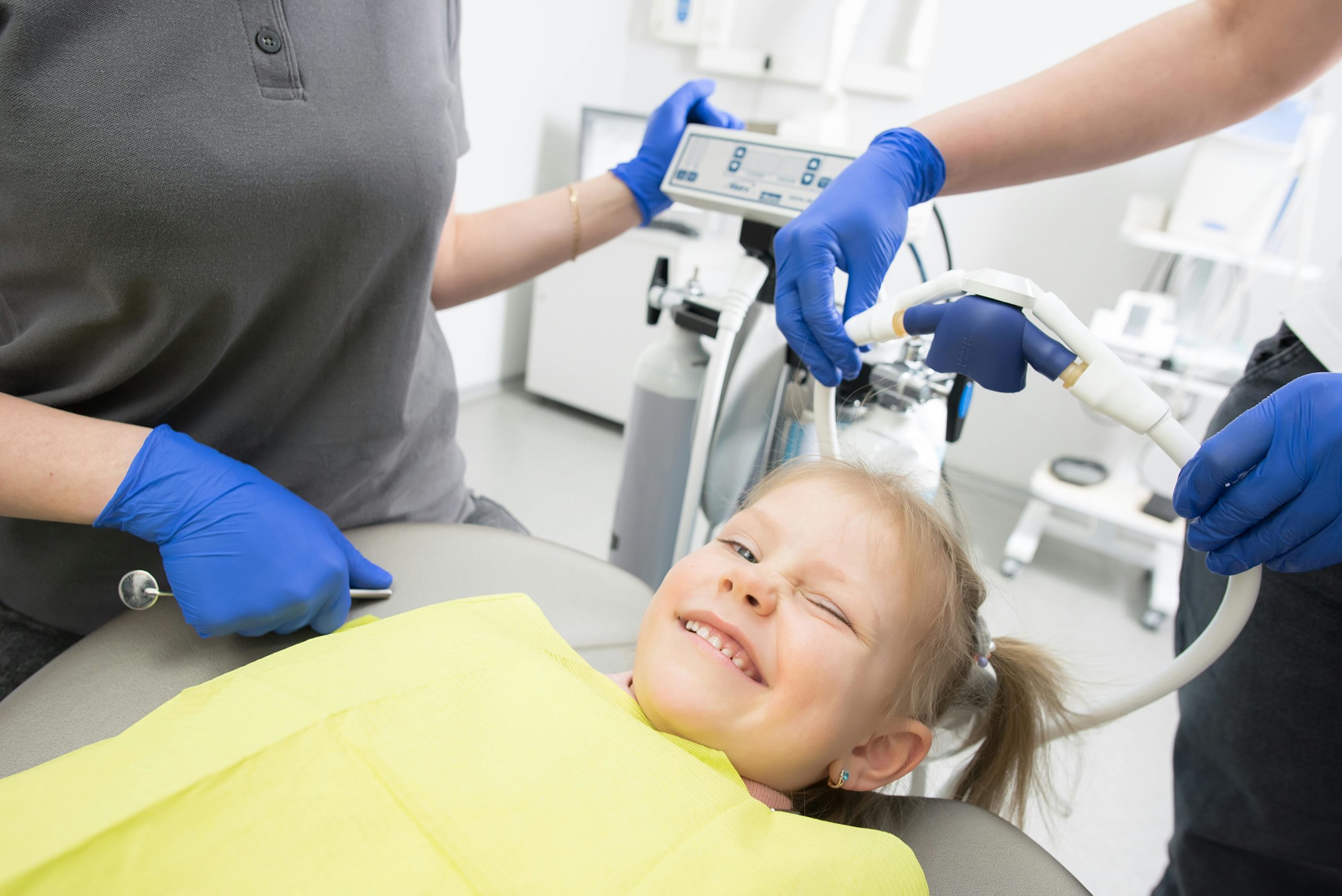 Vernis fluorés : prévention des caries de l’enfant